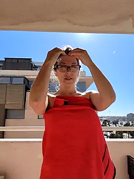 ManuelaX online show from 02-17-26, 02:03