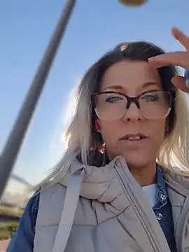 ManuelaX online show from 03-18-26, 04:41