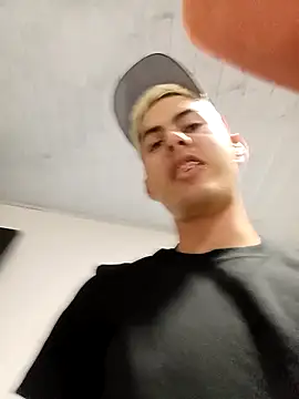 3hornys-straights online show from 03-06-26, 04:18