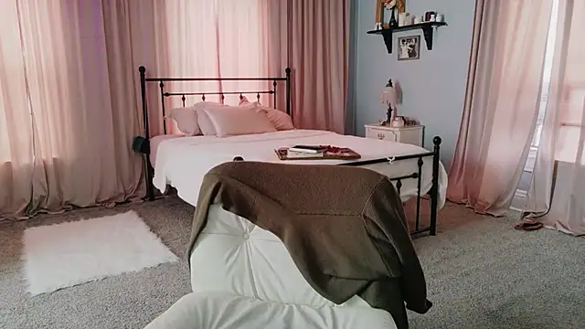NoellleSnow online show from 06-01-26, 07:24