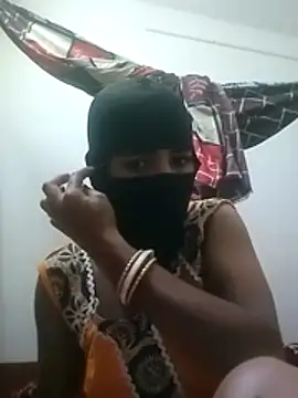 Snapshot of Beauty-Queen2 chatting on 03-27-26, 10:38 Beauty-Queen2 online show from 03-27-26, 10:38