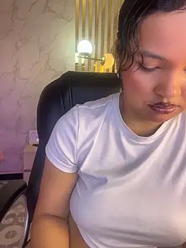 Snapshot of Catalinaa01 chatting on 05-20-26, 03:25 Catalinaa01 online show from 05-20-26, 03:25
