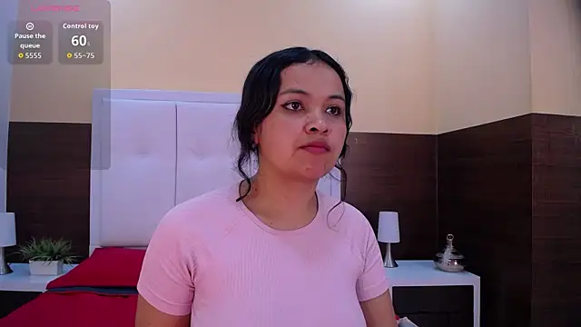 Snapshot of Catalinaa01 chatting on 05-19-26, 03:24 Catalinaa01 online show from 05-19-26, 03:24