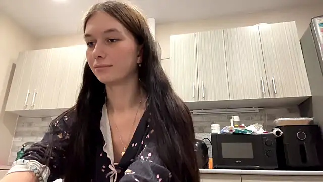 LaraDraggoo online show from 04-03-26, 08:15