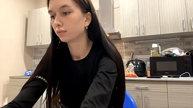 LaraDraggoo online show from 03-25-26, 06:18