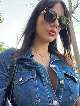 Snapshot of RaniaSnow chatting on 07-19-26, 03:59 RaniaSnow online show from 07-19-26, 03:59