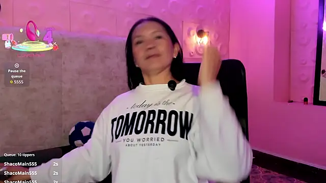 Chloe16  online show from 05-18-26, 08:13