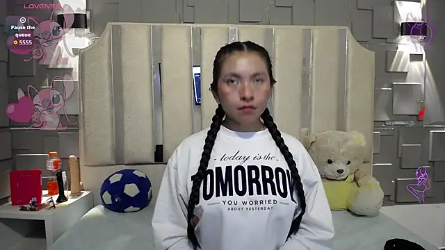 Chloe16  online show from 04-10-26, 07:43