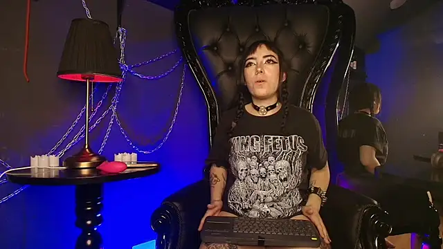 HoneyDemoni online show from 04-27-26, 12:03