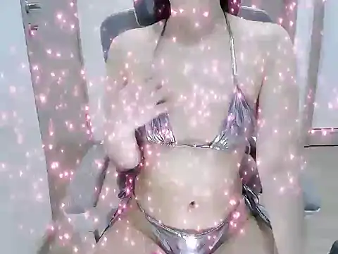 Snapshot of Moon2k1 chatting on 03-19-26, 09:42 Moon2k1 online show from 03-19-26, 09:42