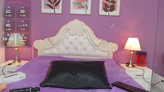 Snapshot of YayaQueen chatting on 06-03-26, 02:33 YayaQueen online show from 06-03-26, 02:33