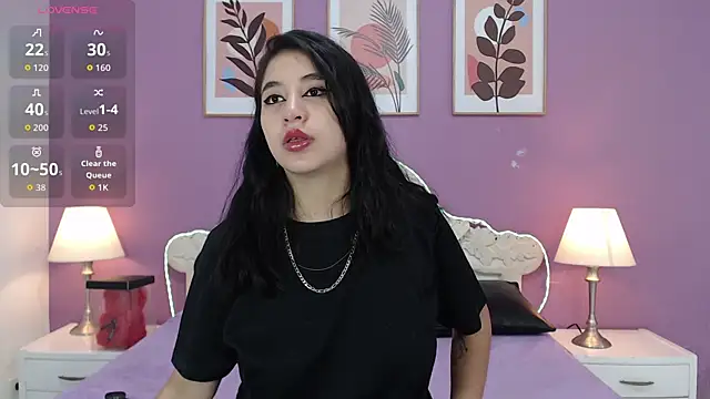 Snapshot of YayaQueen chatting on 07-24-26, 11:39 YayaQueen online show from 07-24-26, 11:39