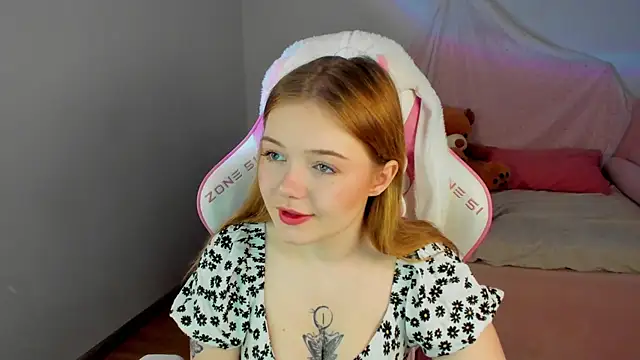 Snapshot of ElinaVale chatting on 05-15-26, 05:05 ElinaVale online show from 05-15-26, 05:05