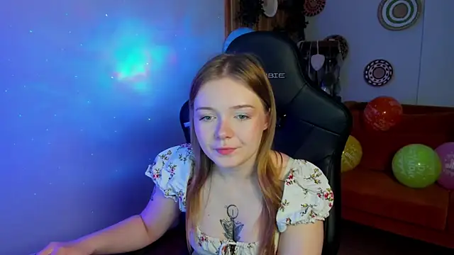 Snapshot of ElinaVale chatting on 05-12-26, 05:08 ElinaVale online show from 05-12-26, 05:08