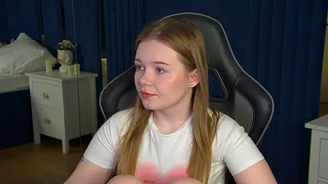 Snapshot of ElinaVale chatting on 05-20-26, 05:10 ElinaVale online show from 05-20-26, 05:10