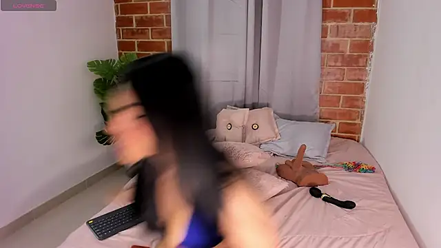 ashley hills  online show from 06-25-26, 05:12