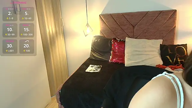 Amanda Fox   online show from 04-07-26, 07:59