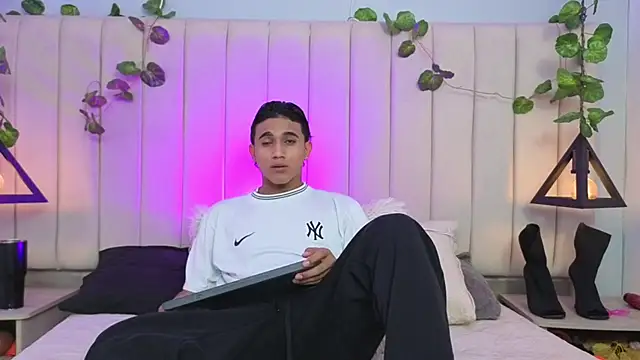 Morgan Bladee online show from 04-05-26, 06:03