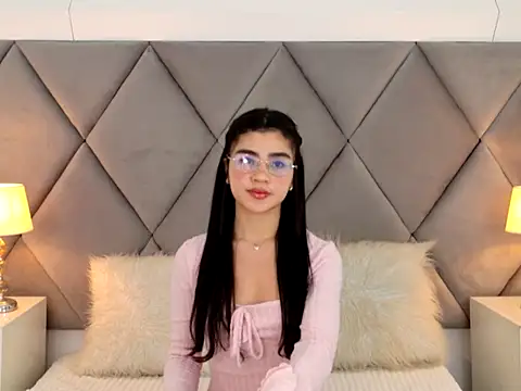 OliviaDiaz online show from 04-26-26, 08:17