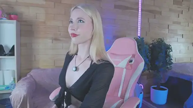 Lola Gilbert online show from 06-11-26, 03:09