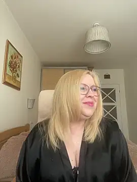 JanieLight53 online show from 04-25-26, 01:14