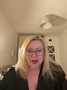 JanieLight53 online show from 05-22-26, 08:51
