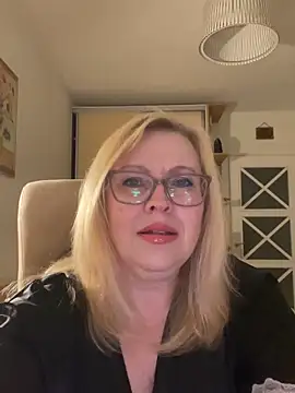 JanieLight53 online show from 05-18-26, 07:29