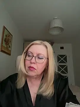JanieLight53 online show from 04-15-26, 04:44