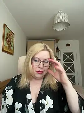 JanieLight53 online show from 05-03-26, 04:32