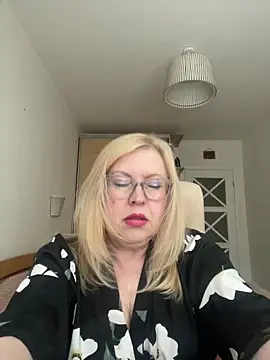 JanieLight53 online show from 05-29-26, 05:08