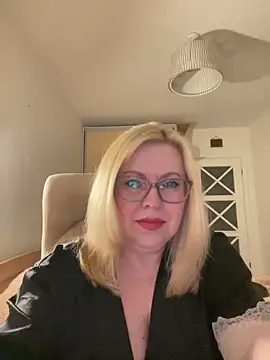 JanieLight53 online show from 06-11-26, 08:50
