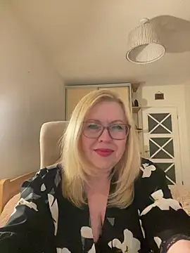 JanieLight53 online show from 05-27-26, 10:39