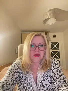 JanieLight53 online show from 05-28-26, 10:59