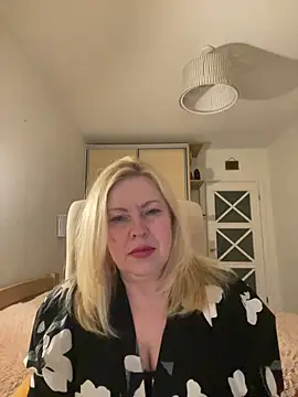 JanieLight53 online show from 06-18-26, 07:19