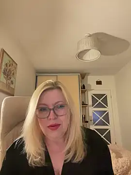 JanieLight53 online show from 05-13-26, 06:26