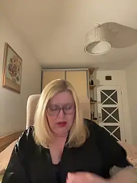JanieLight53 online show from 05-06-26, 07:29