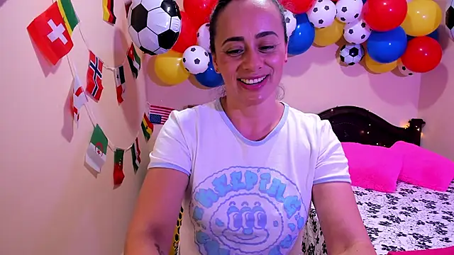 Snapshot of sara_florez12 chatting on 06-11-26, 11:35 sara florez12 online show from 06-11-26, 11:35