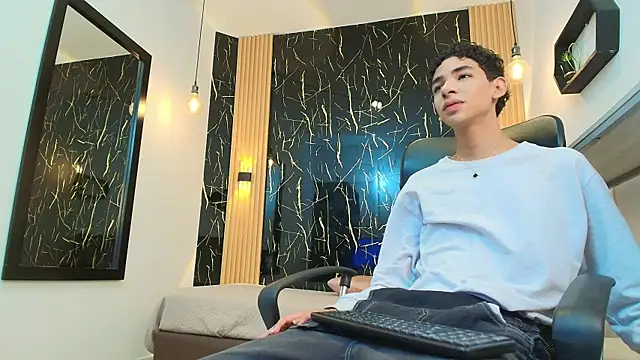 ValeriHot 1 online show from 04-13-26, 02:48