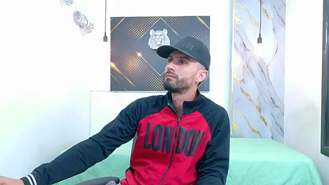 Snapshot of KingOfTemptation chatting on 06-15-26, 03:40 KingOfTemptation online show from 06-15-26, 03:40