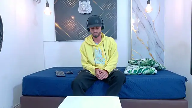 Snapshot of KingOfTemptation chatting on 06-18-26, 03:49 KingOfTemptation online show from 06-18-26, 03:49