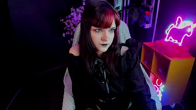 Snapshot of EsterTwilight chatting on 06-19-26, 04:02 EsterTwilight online show from 06-19-26, 04:02