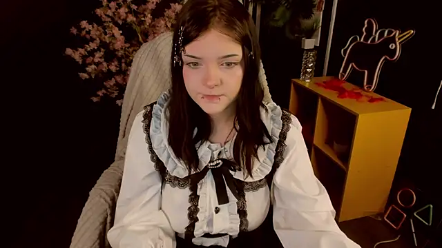 Snapshot of EsterTwilight chatting on 04-30-26, 10:55 EsterTwilight online show from 04-30-26, 10:55