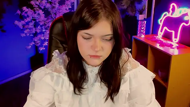 Snapshot of EsterTwilight chatting on 05-01-26, 10:53 EsterTwilight online show from 05-01-26, 10:53