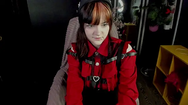 Snapshot of EsterTwilight chatting on 05-16-26, 04:06 EsterTwilight online show from 05-16-26, 04:06