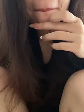 Snapshot of Lyn_baby chatting on 06-15-26, 03:29 Lyn baby online show from 06-15-26, 03:29