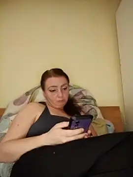 Bella-Monroe online show from 04-11-26, 05:05