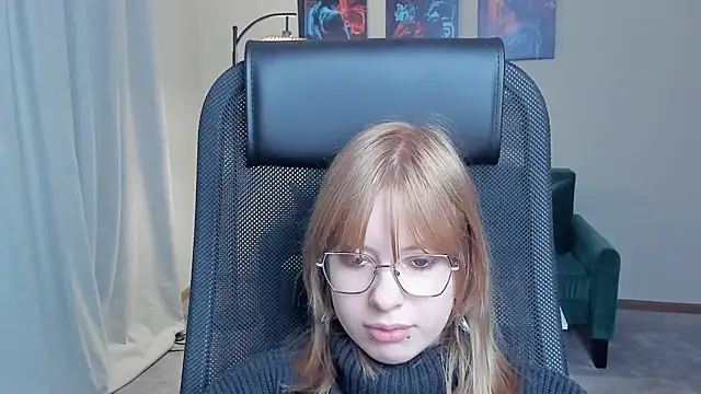 NiaHodge online show from 03-10-26, 01:37