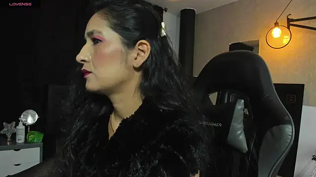 Snapshot of Vicky_Angeel chatting on 07-17-26, 01:03 Vicky Angeel online show from 07-17-26, 01:03