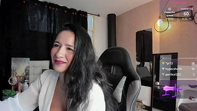 Snapshot of Vicky_Angeel chatting on 06-25-26, 06:02 Vicky Angeel online show from 06-25-26, 06:02