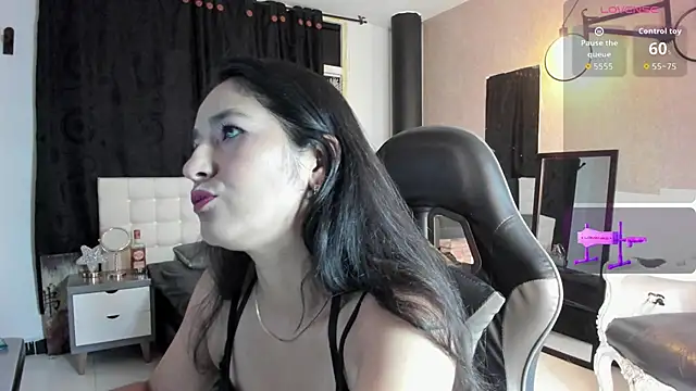 Snapshot of Vicky_Angeel chatting on 06-27-26, 03:23 Vicky Angeel online show from 06-27-26, 03:23